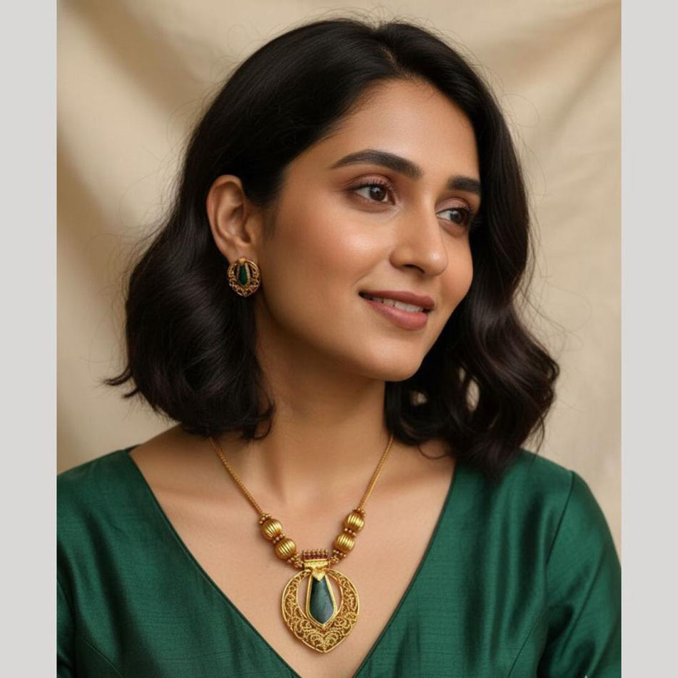Pota Stone Necklace in Gold Tone | Bridal Jewellery India