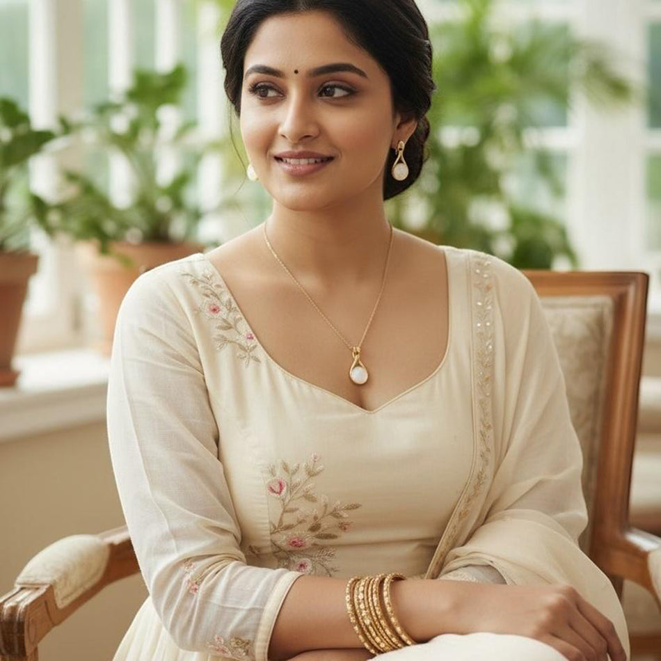 Monalisa Stone Pendant Set in Sterling Silver | Bridal Jewellery India
