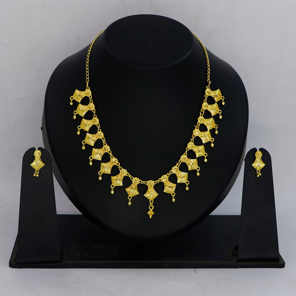 Jewellery Set in Gold Tone with Look Design for Occasion | Bridal Jewellery India