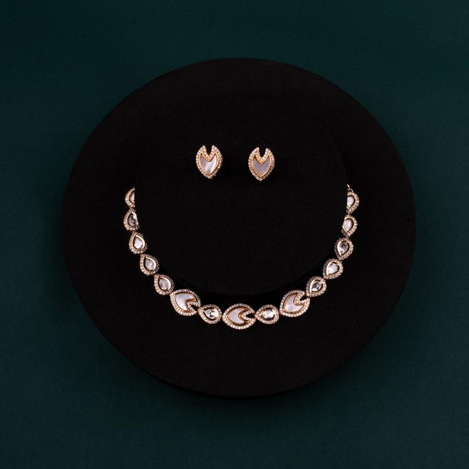 Gold Tone Kundan Necklace for Bridal Wear | Bridal Jewellery India