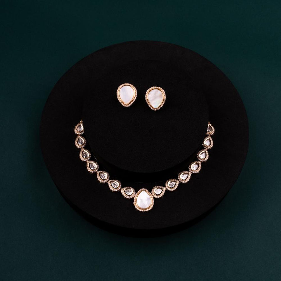 Gold Tone Kundan Necklace for Bridal Wear | Bridal Jewellery India