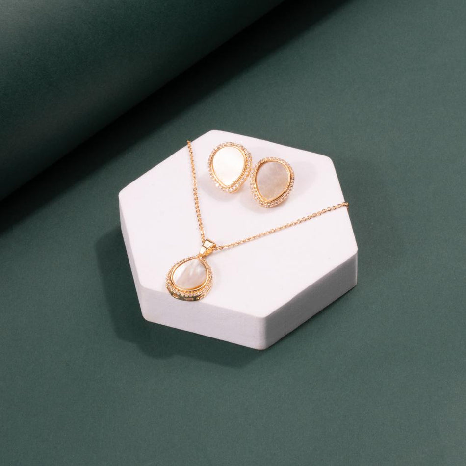 Gold Tone Pendant Set with Mother Pearl | Bridal Jewellery India